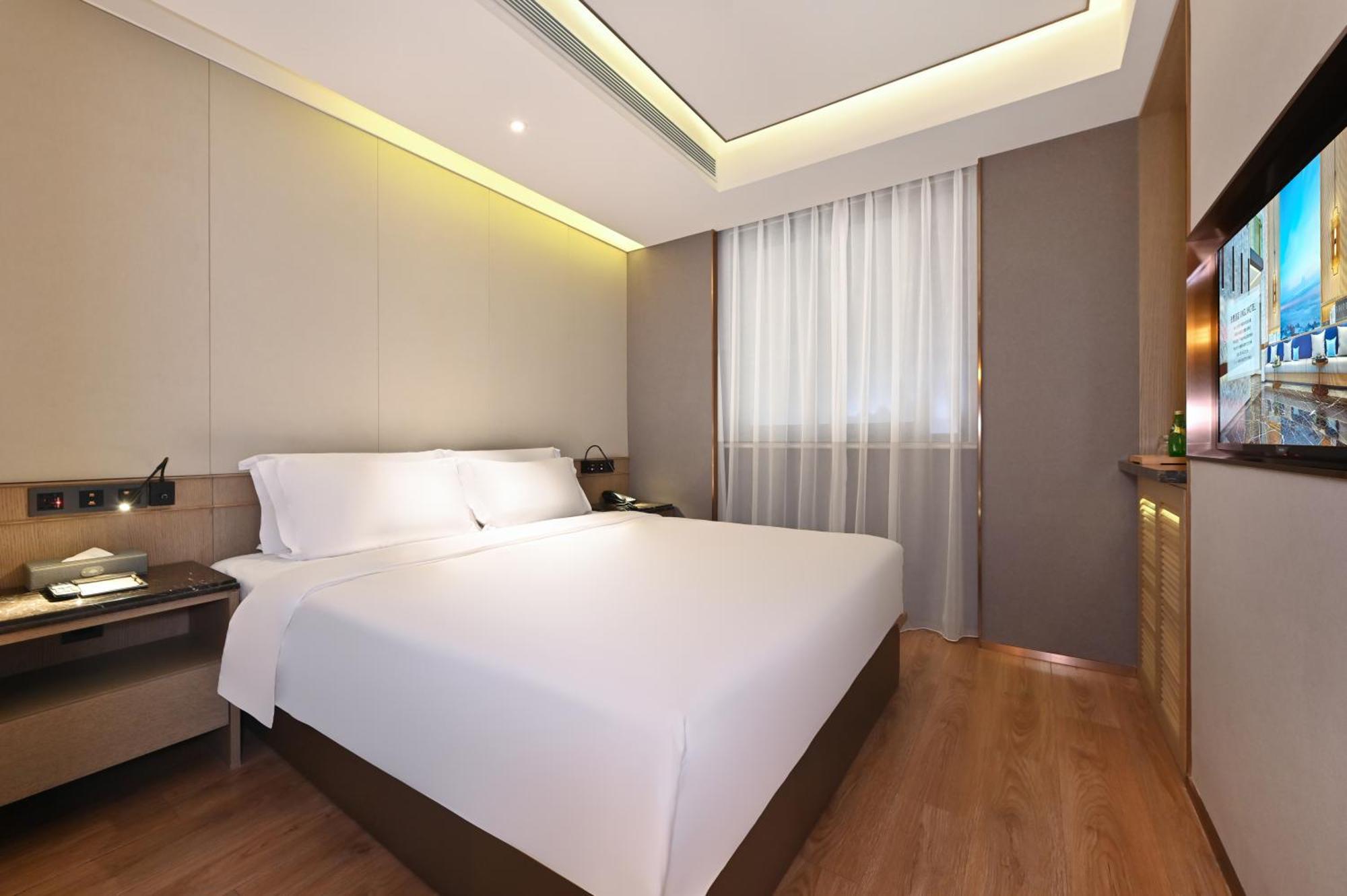 Jingli Heshenghui Dajiaoting Subway Station Branch Hotel 4*