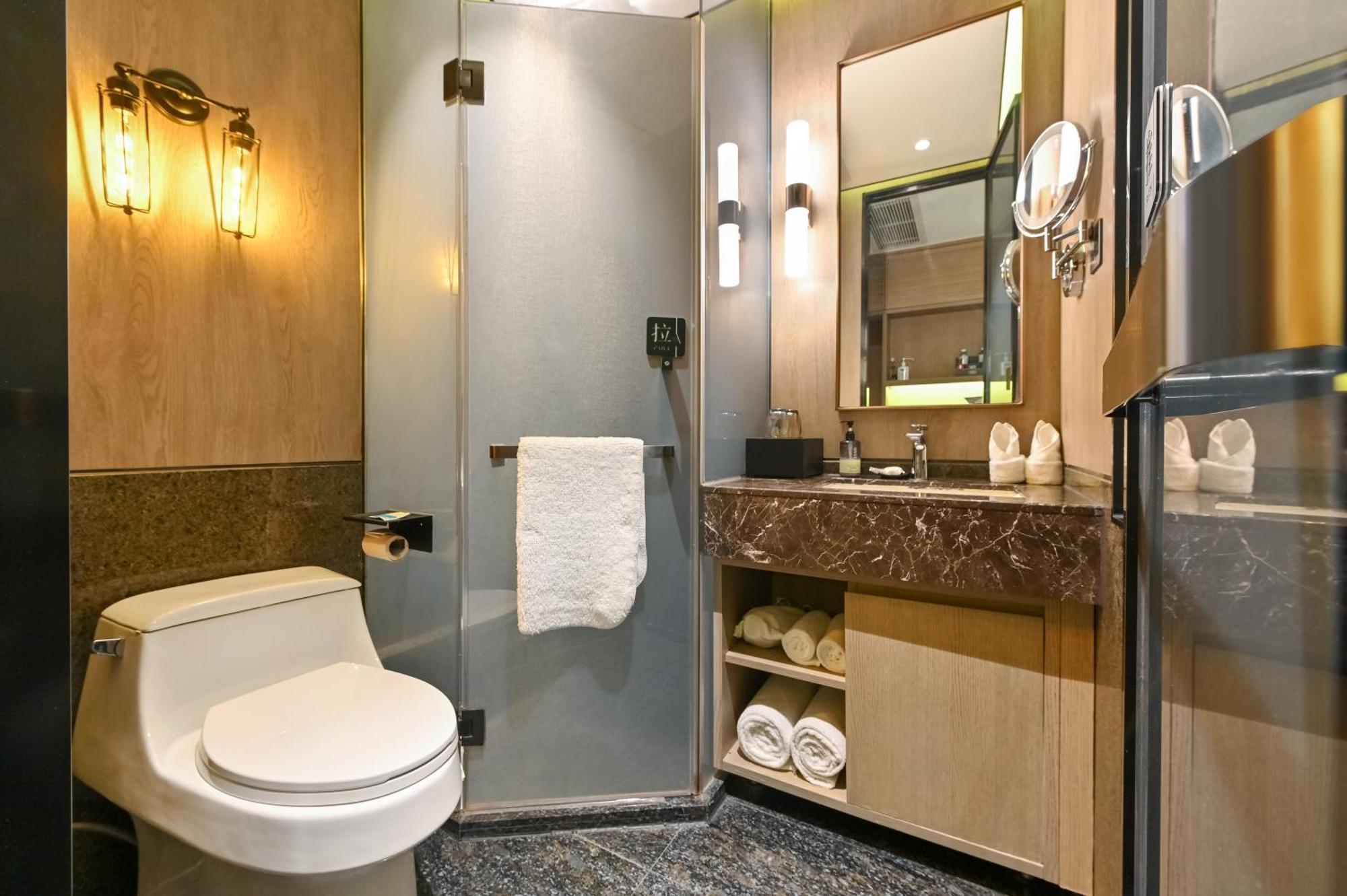 Jingli Heshenghui Dajiaoting Subway Station Branch Hotel