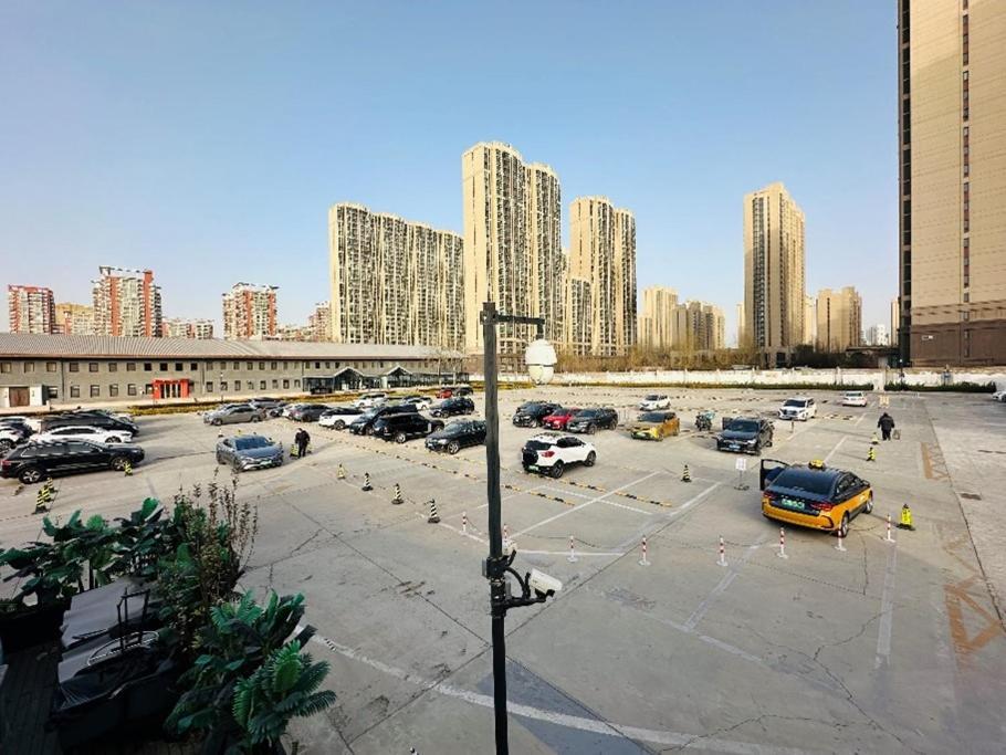 Jingli Heshenghui Dajiaoting Subway Station Branch 4*
